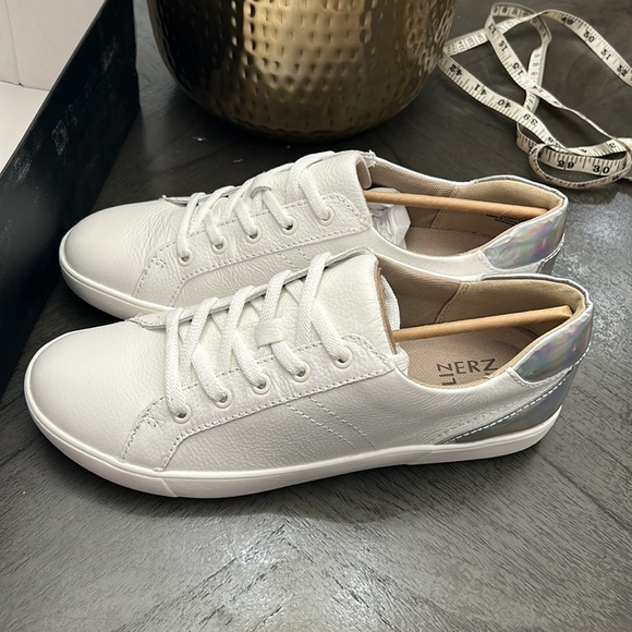NATURALIZER Morrison Sneakers - Picture 6 of 12